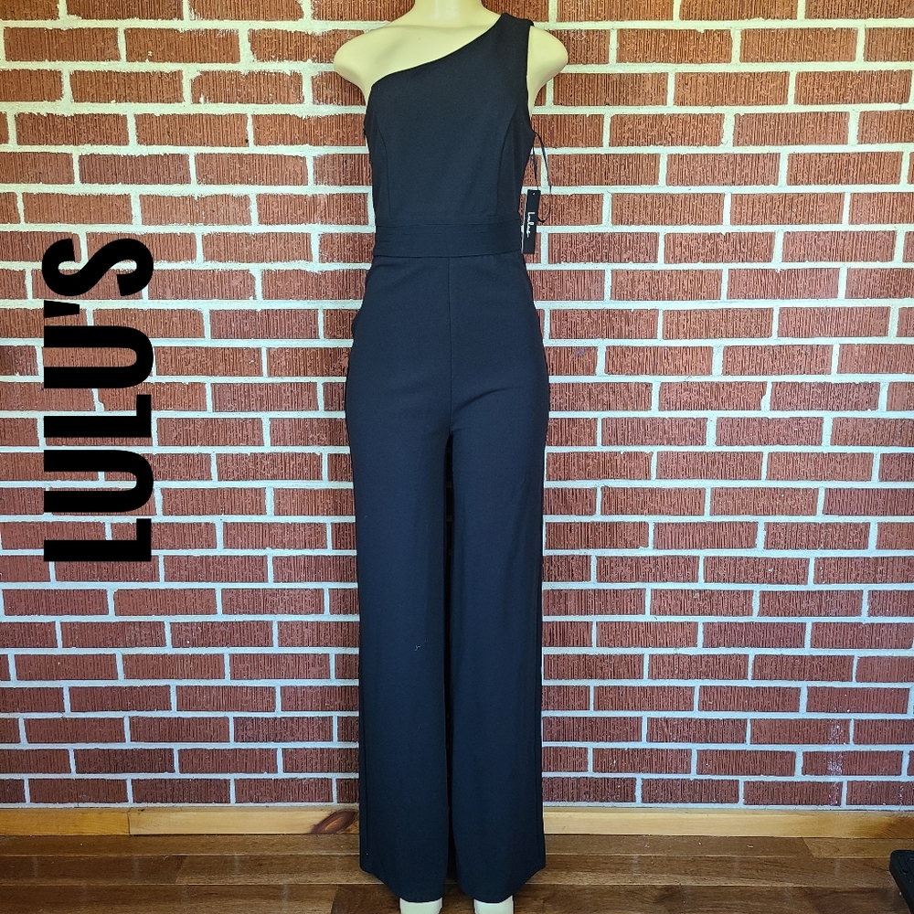 NWT Lulu's One shoulder black jumpsuit dressy